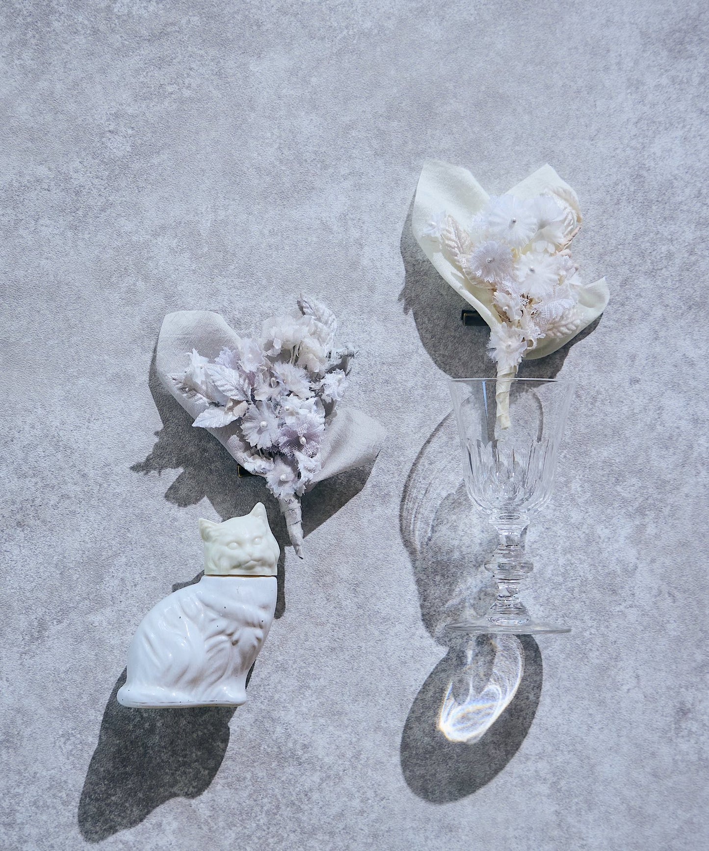 クララとサテンのコサージュ