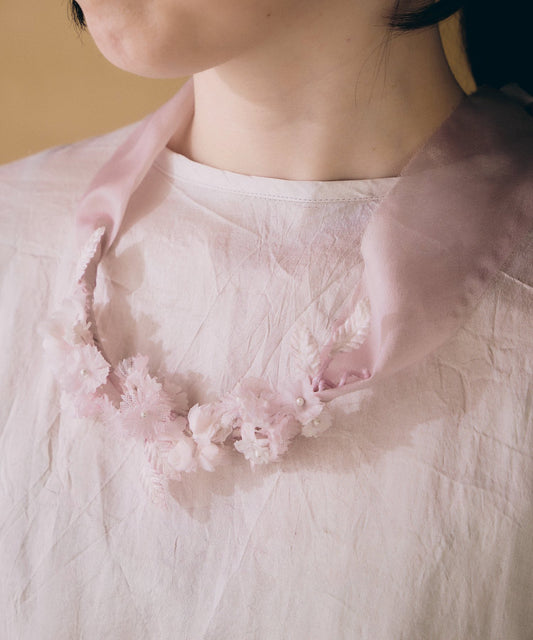 クララとサテンのネックレス