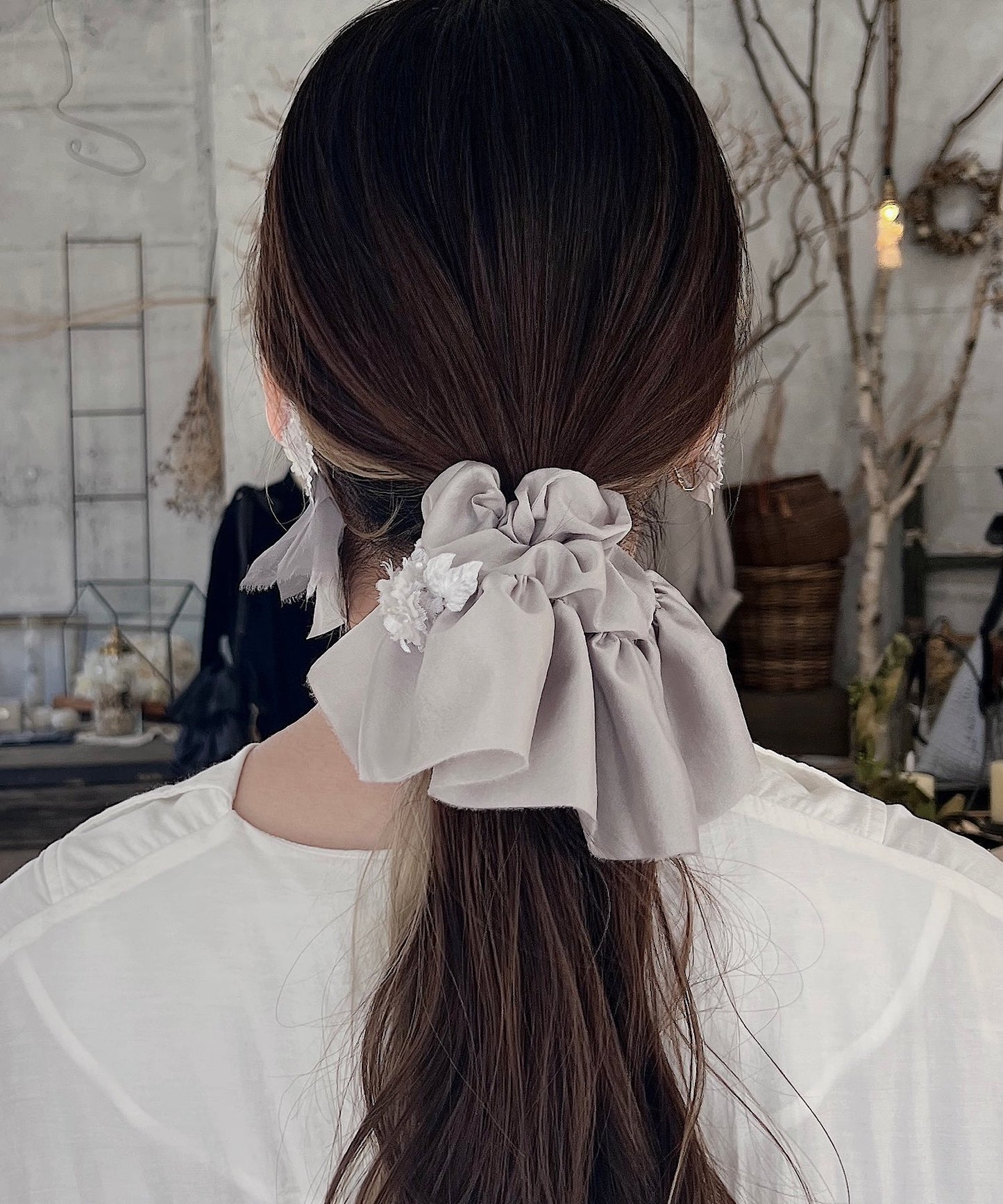 クララとサテンのシュシュ