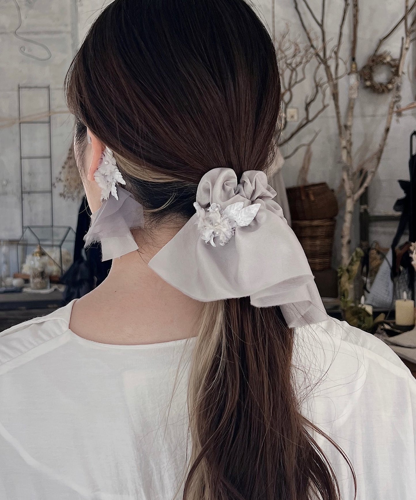 クララとサテンのシュシュ