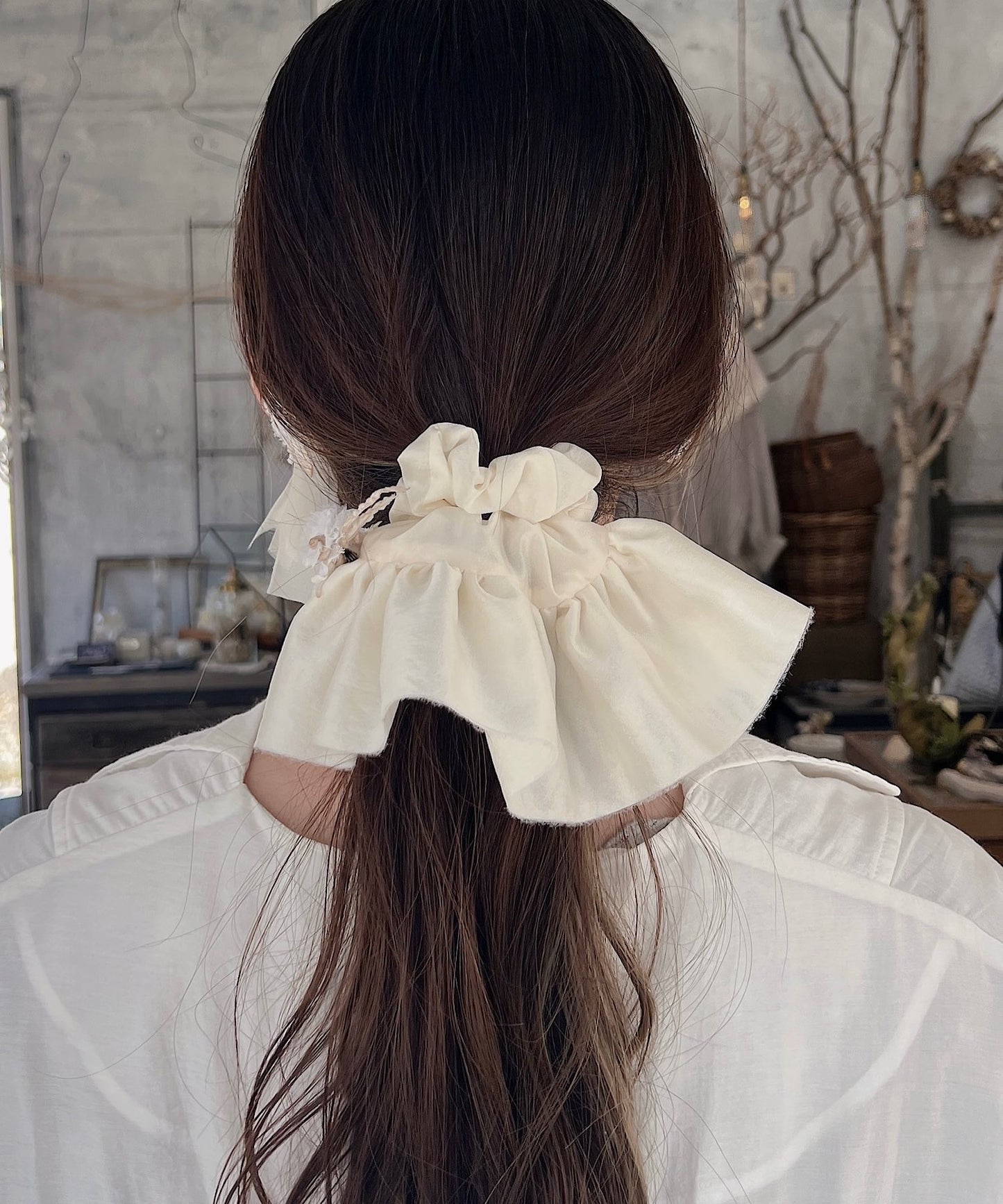 クララとサテンのシュシュ