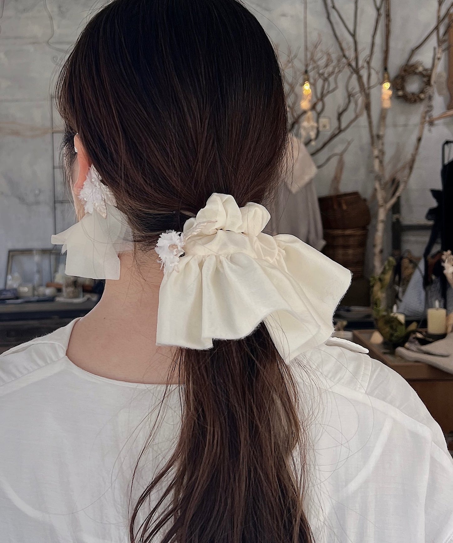 クララとサテンのシュシュ