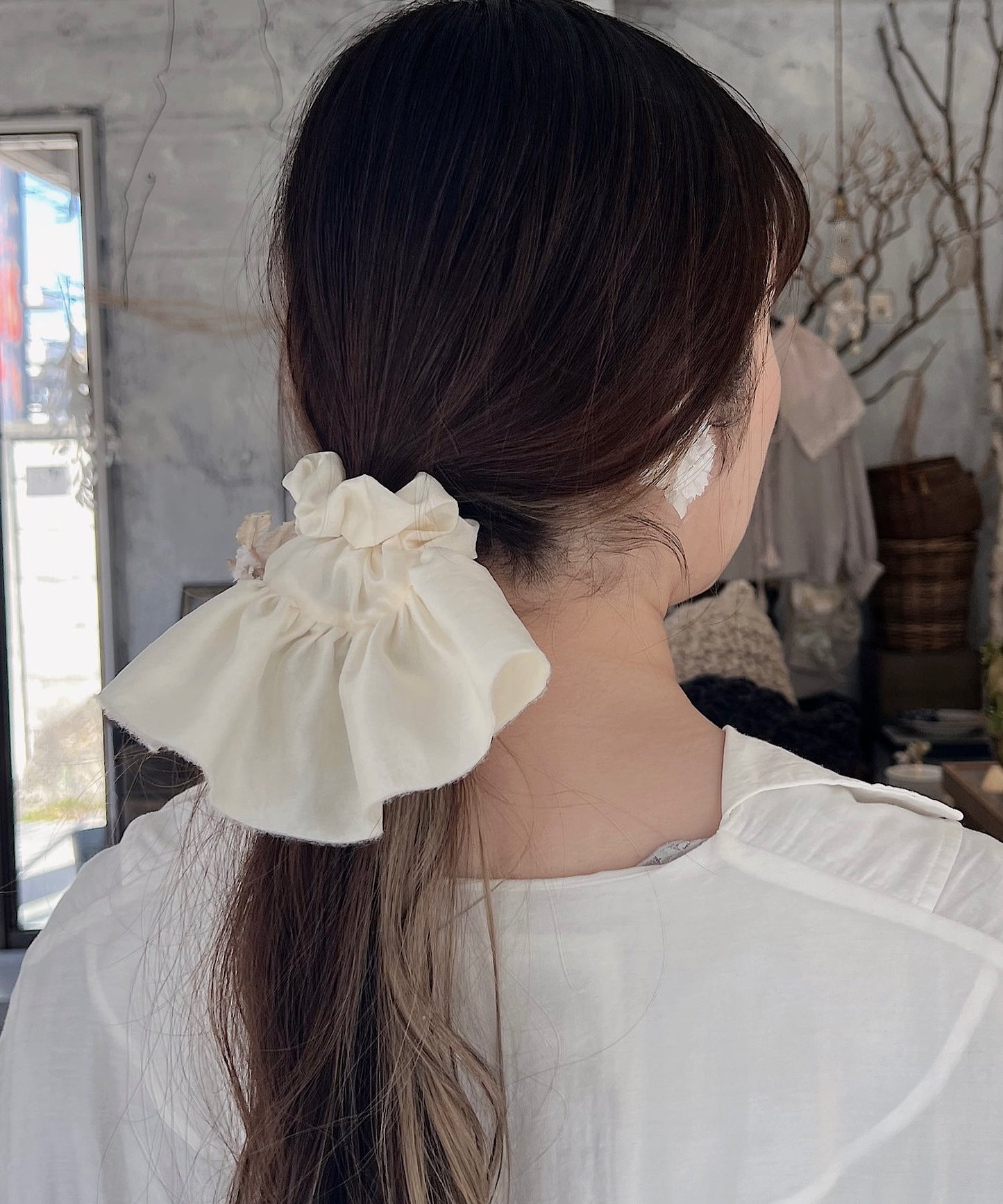 クララとサテンのシュシュ