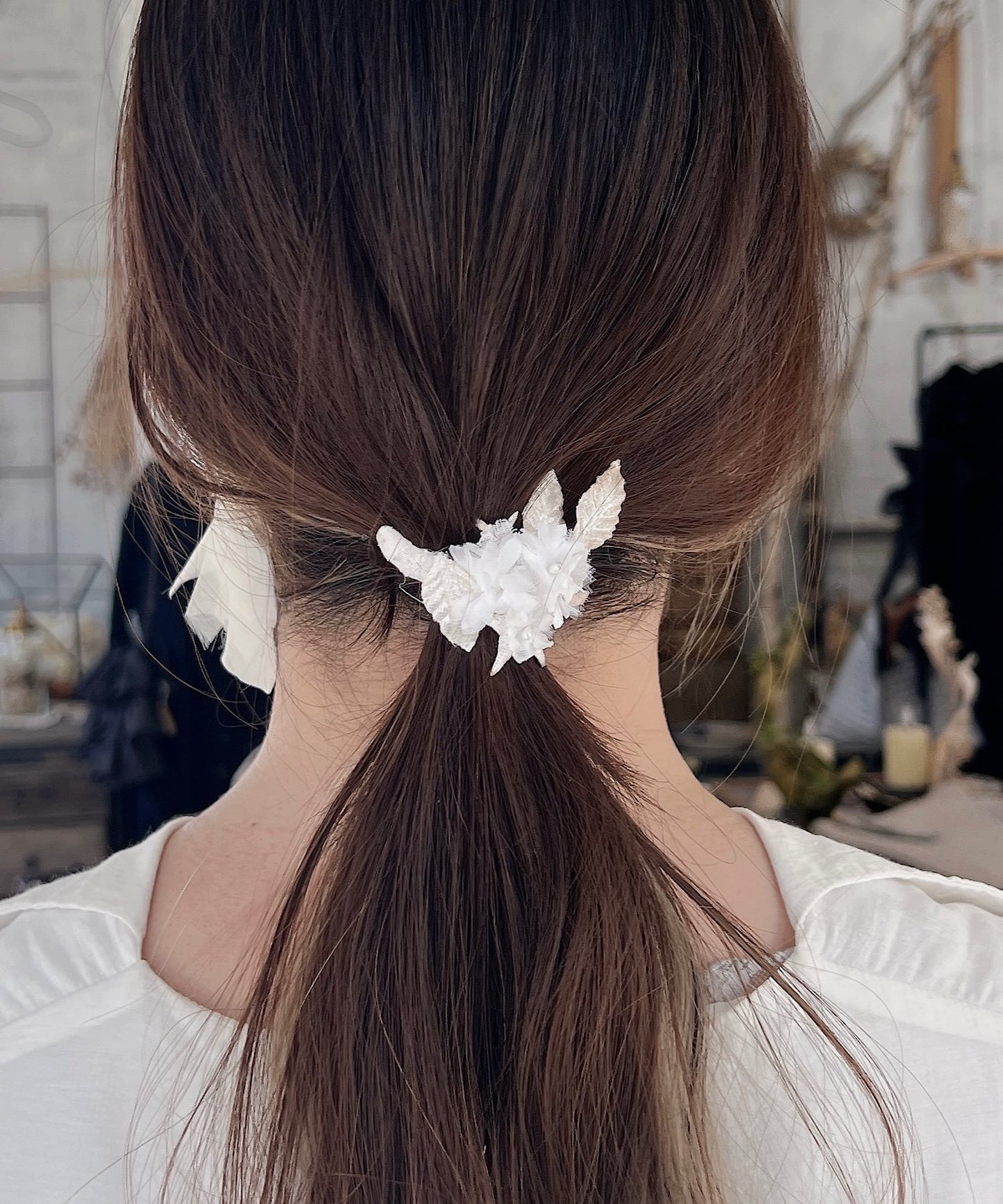 クララとサテンのシュシュ