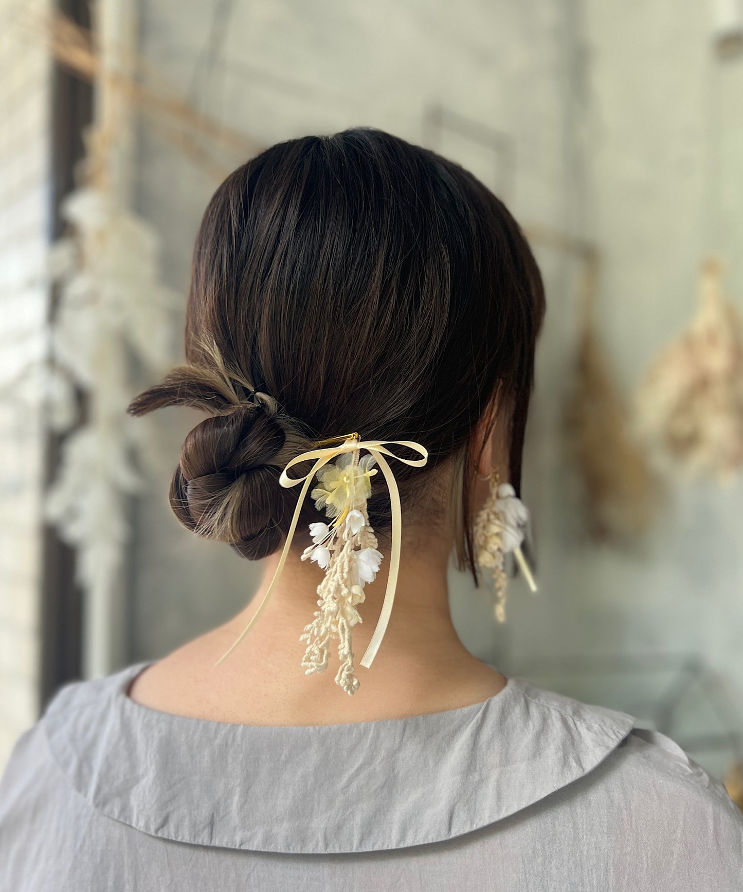 スズランの揺れる花束かんざし