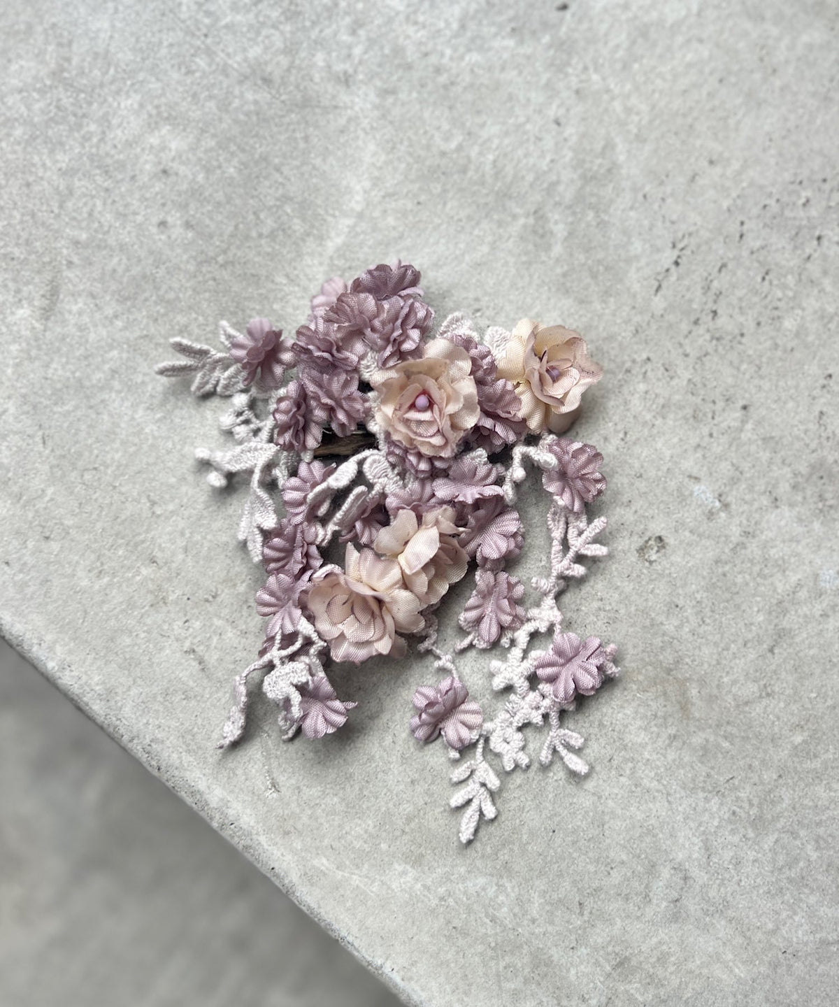 小さなお花のコサージュ