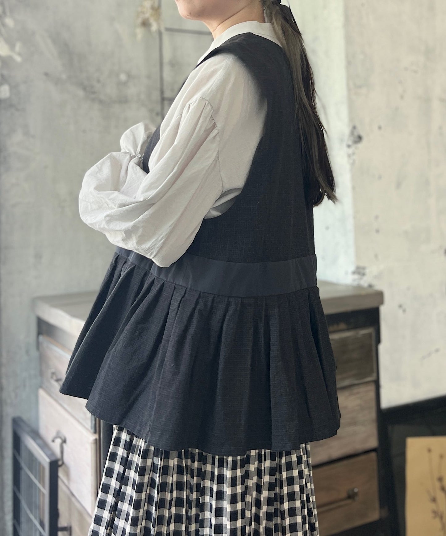 【MAGALI】コットンリネン・ピンチェック・ペザントジレ