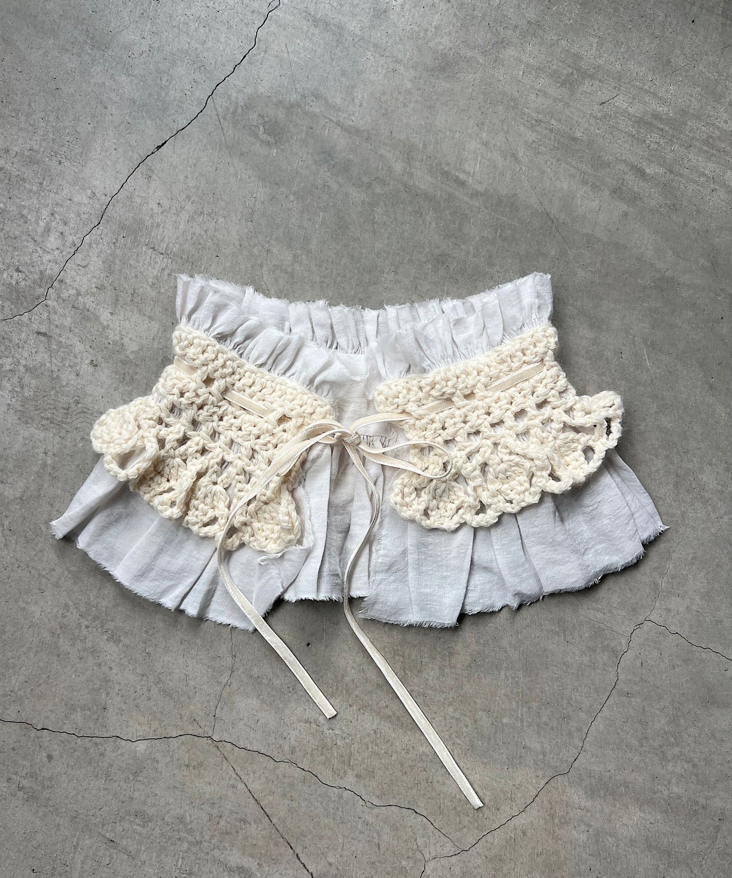 【予約販売】手編みのフリルティペット