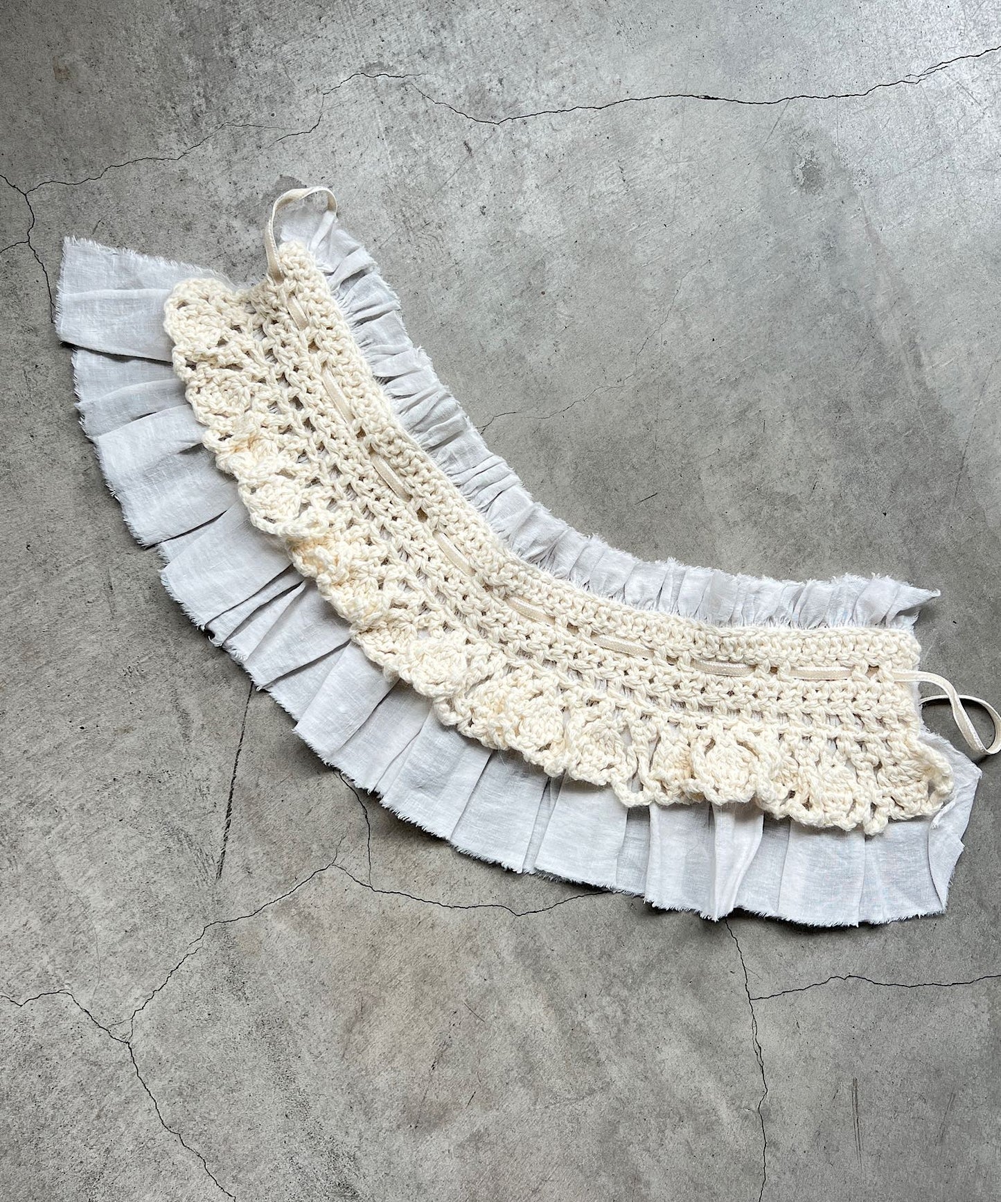 【予約販売】手編みのフリルティペット