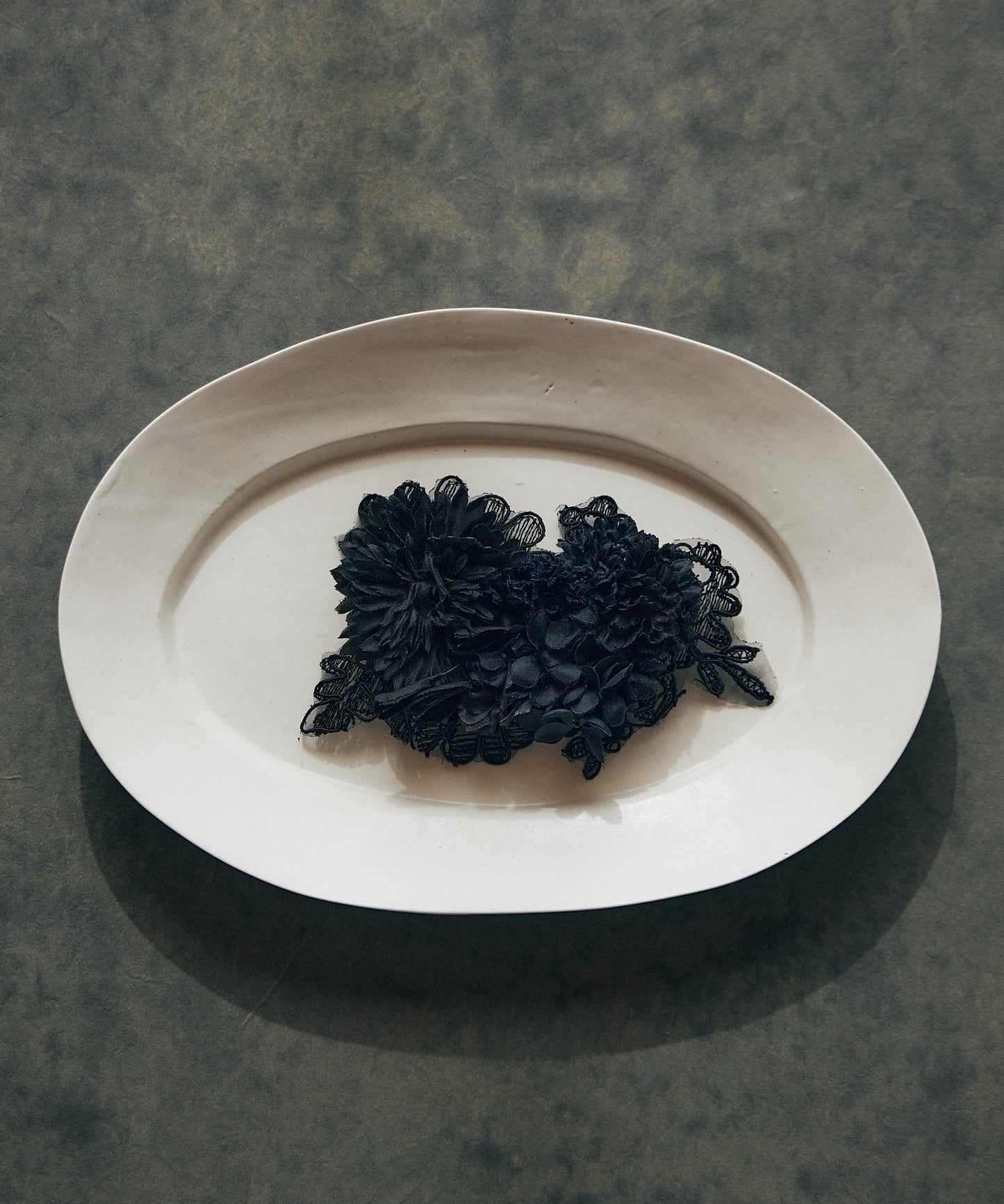 黒いお花の大きなコサージュ