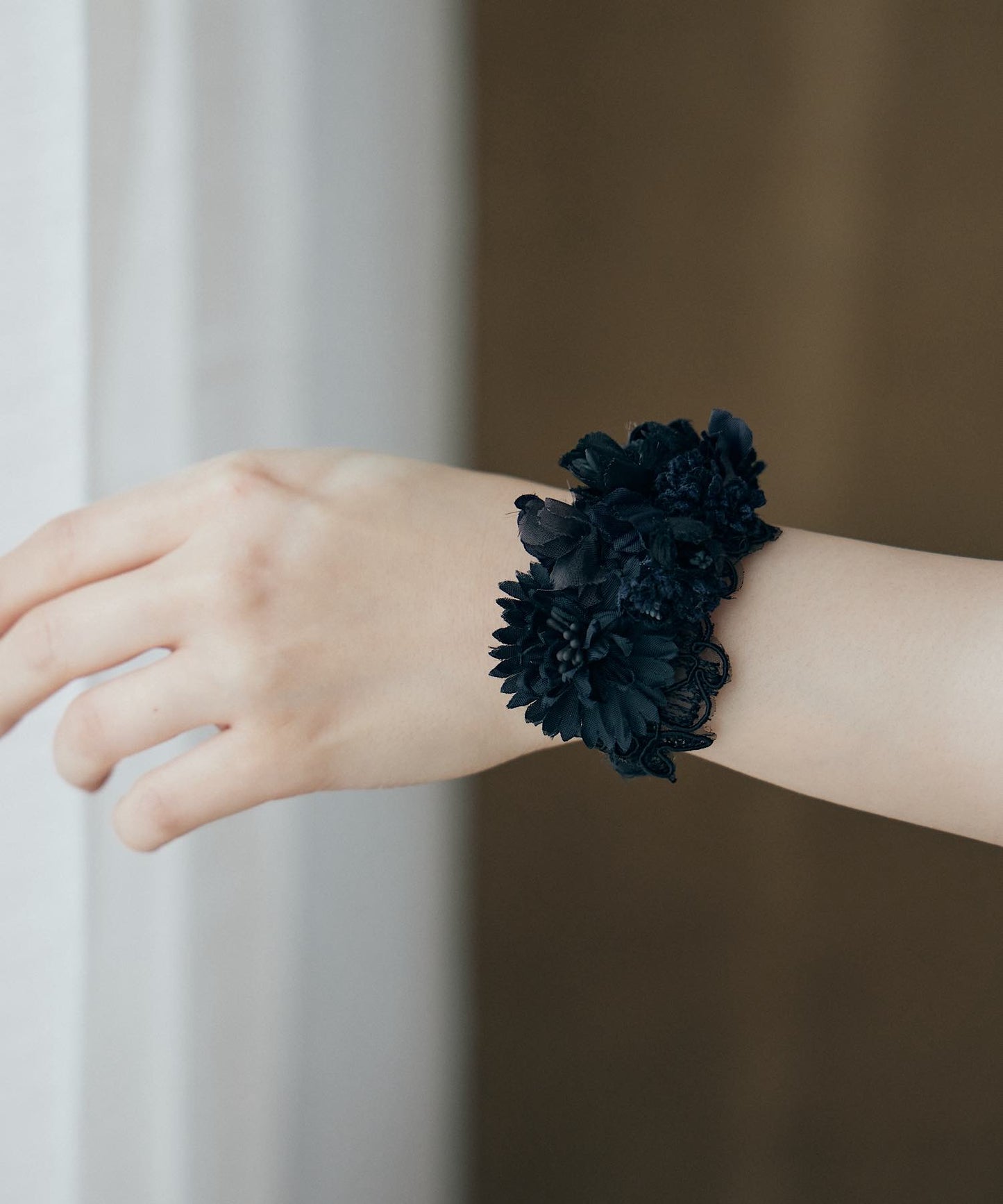 黒いお花のバングル