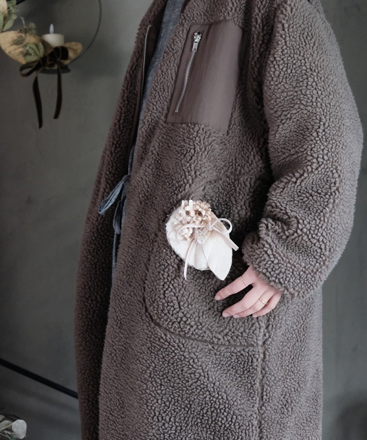 ファーとライラックのショールピン