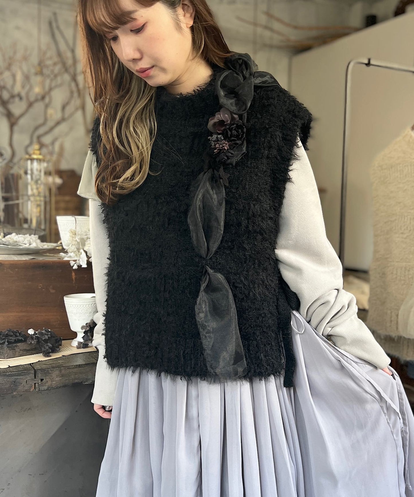 お花モチーフとリボンヤーンのニットベスト