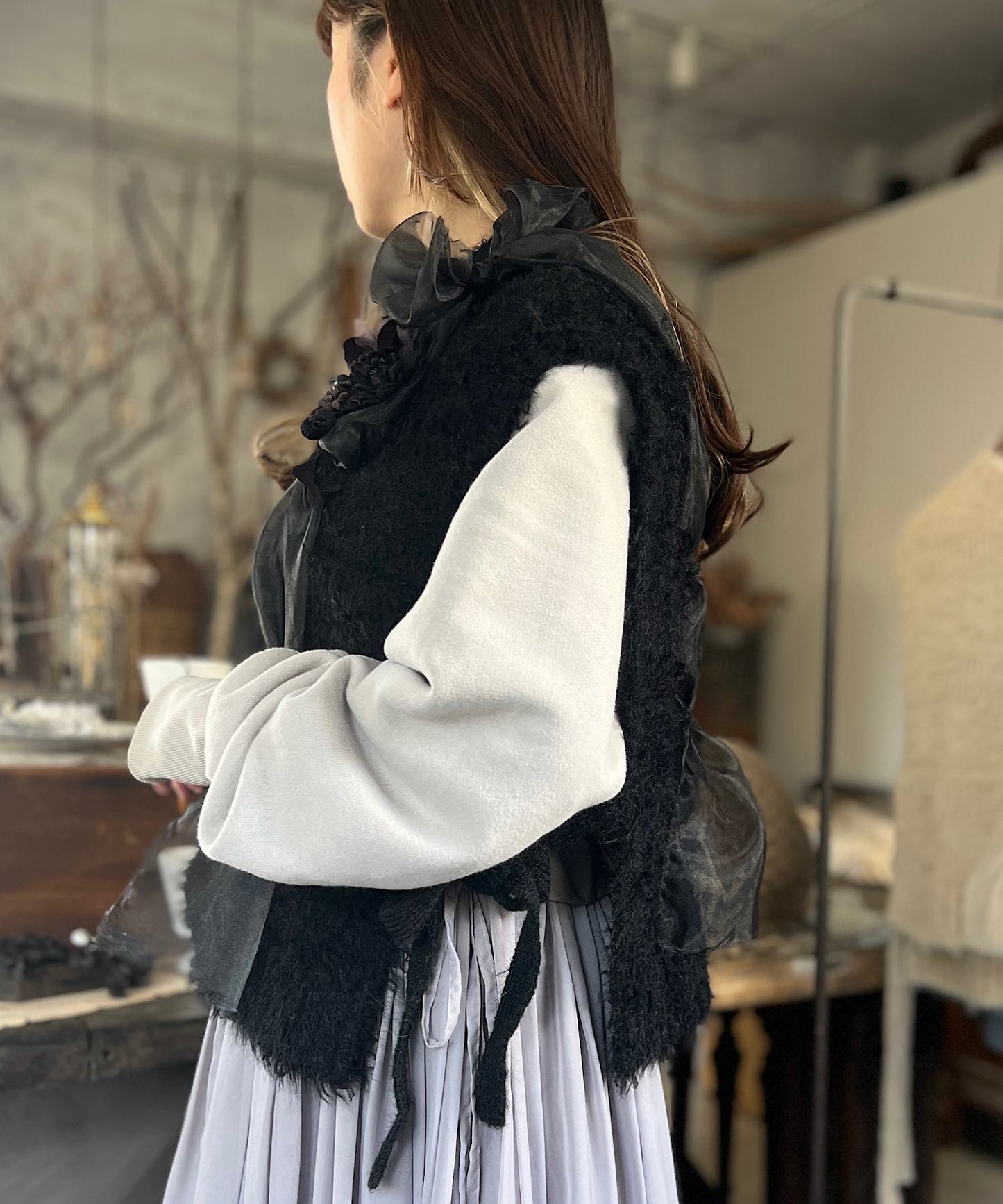 お花モチーフとリボンヤーンのニットベスト