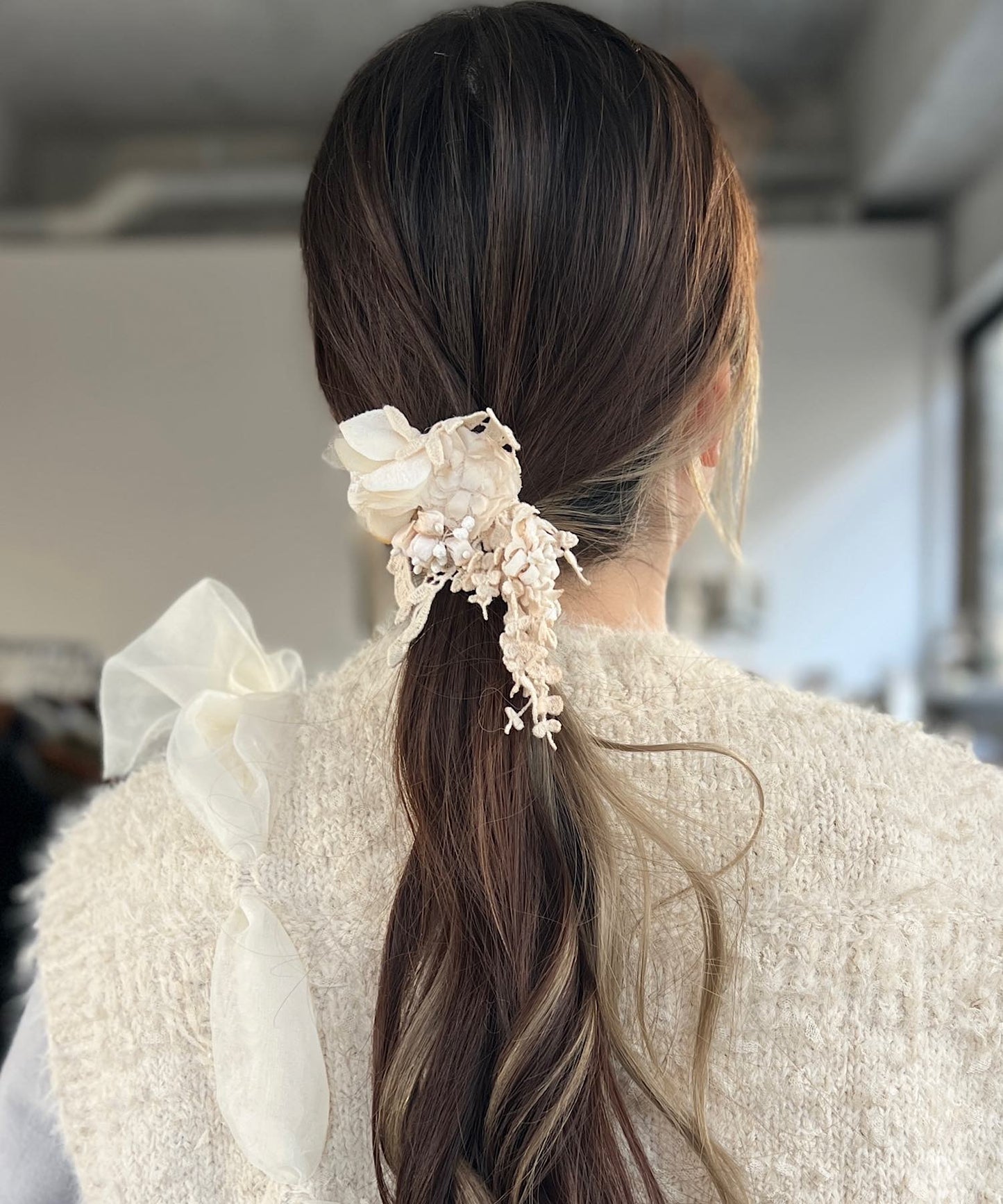 お花モチーフとリボンヤーンのニットベスト