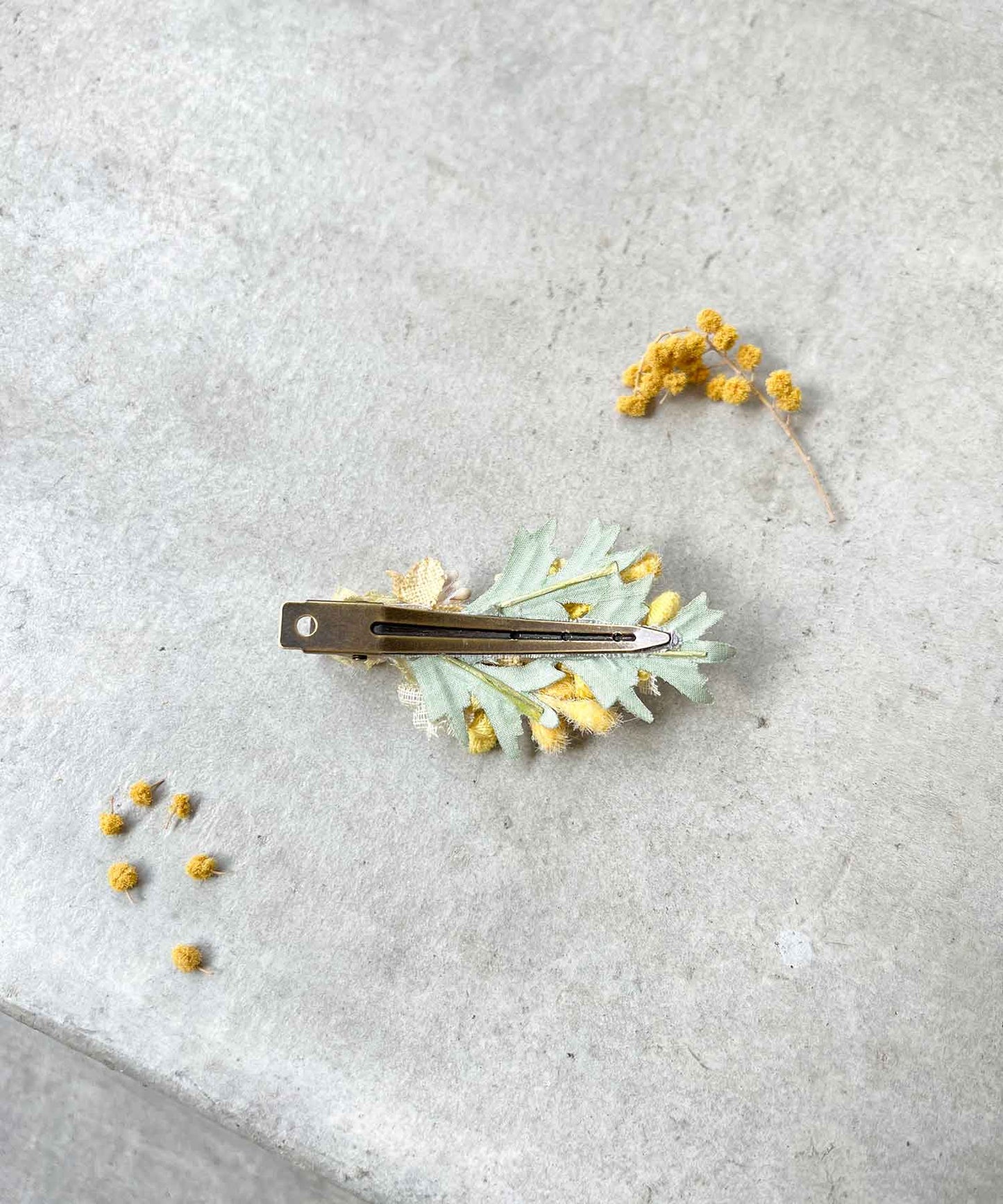 ミモザと小花のブーケミニクリップ