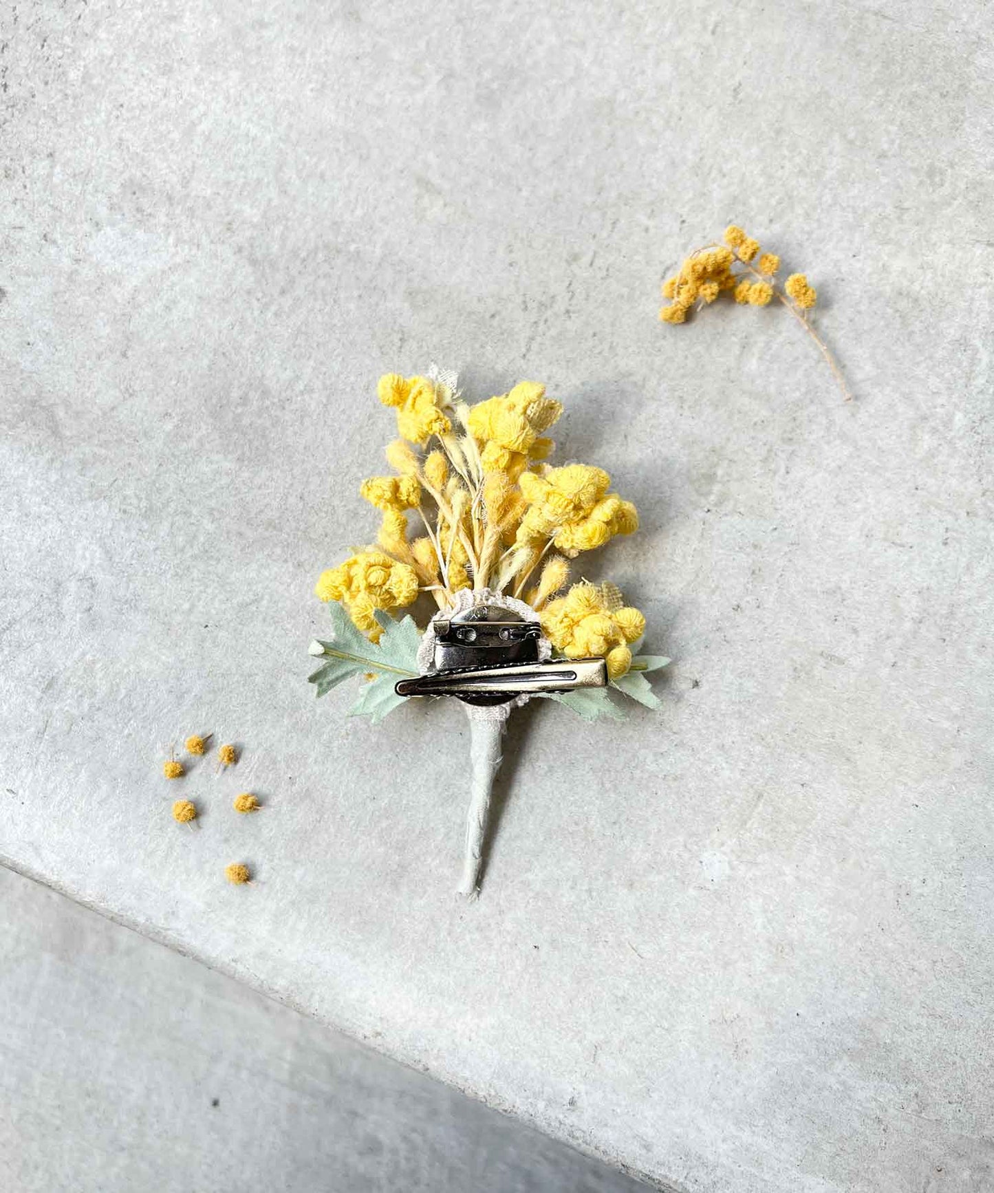 ミモザと小花のブーケコサージュ